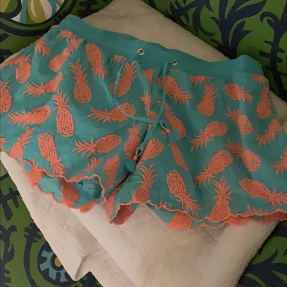Lily Pulitzer pineapple shorts size medium
